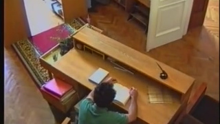 Красивую девушку выебли толпой в жопу при парне