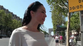 Мужики в три члена трахают телку во все дыры