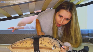 Пасынок человек простой - видит, что мачеха стоит раком - ебет ее в жопу!